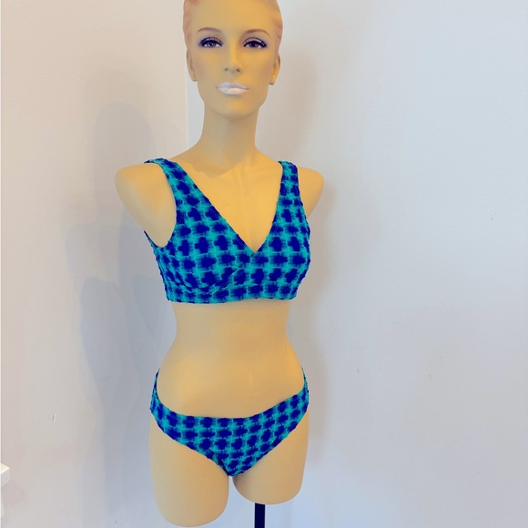 Vintage fabric bikini hand made fabric from the USA made in Vancouver Canada - Picture 2 of 9